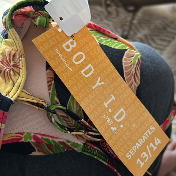 Top bikini 👙 floral size 13/14 NEW with tag Body ID Hawaii flowers push-up - Picture 8 of 8